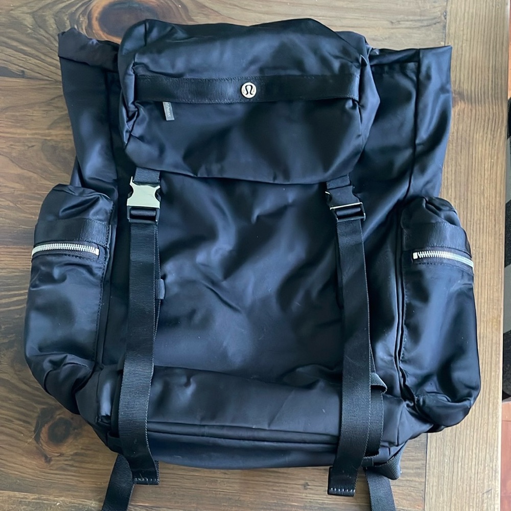 Lululemon Wunderlust Backpack 25L; like new condition
